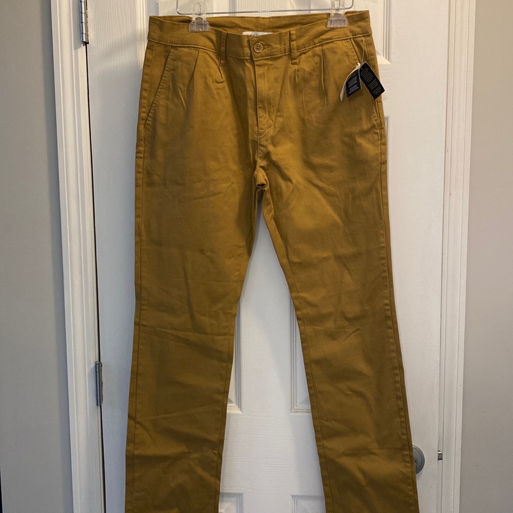 And Now This NWT Size 30 Caramel Men’s pleated chino pants